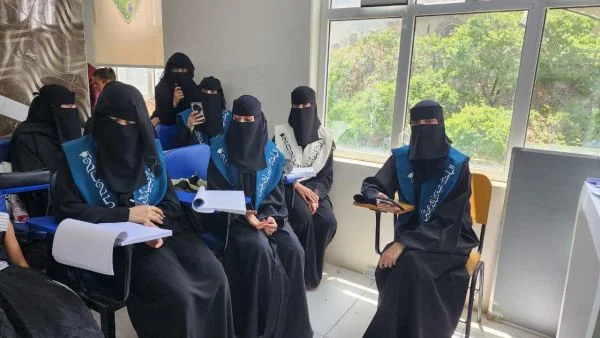 مناقشة أبحاث تخرج لطلبة قسم إدارة الأعمال والتسويق في كلية العلوم الإدارية والإنسانية
